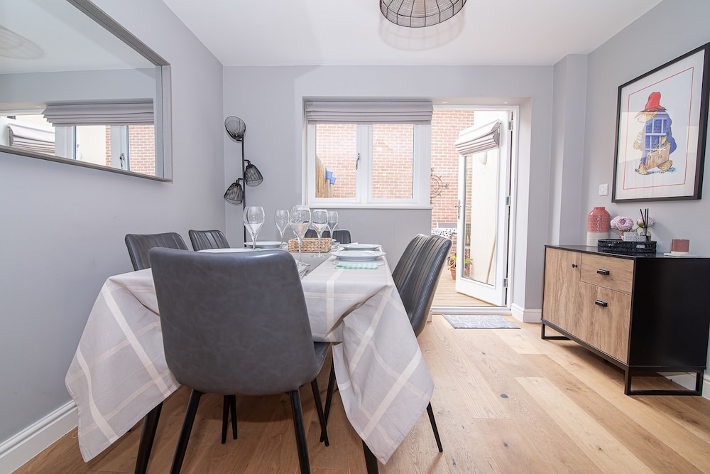 Elegant Ludlow Haven: 4Bed Ultimate Tranquility