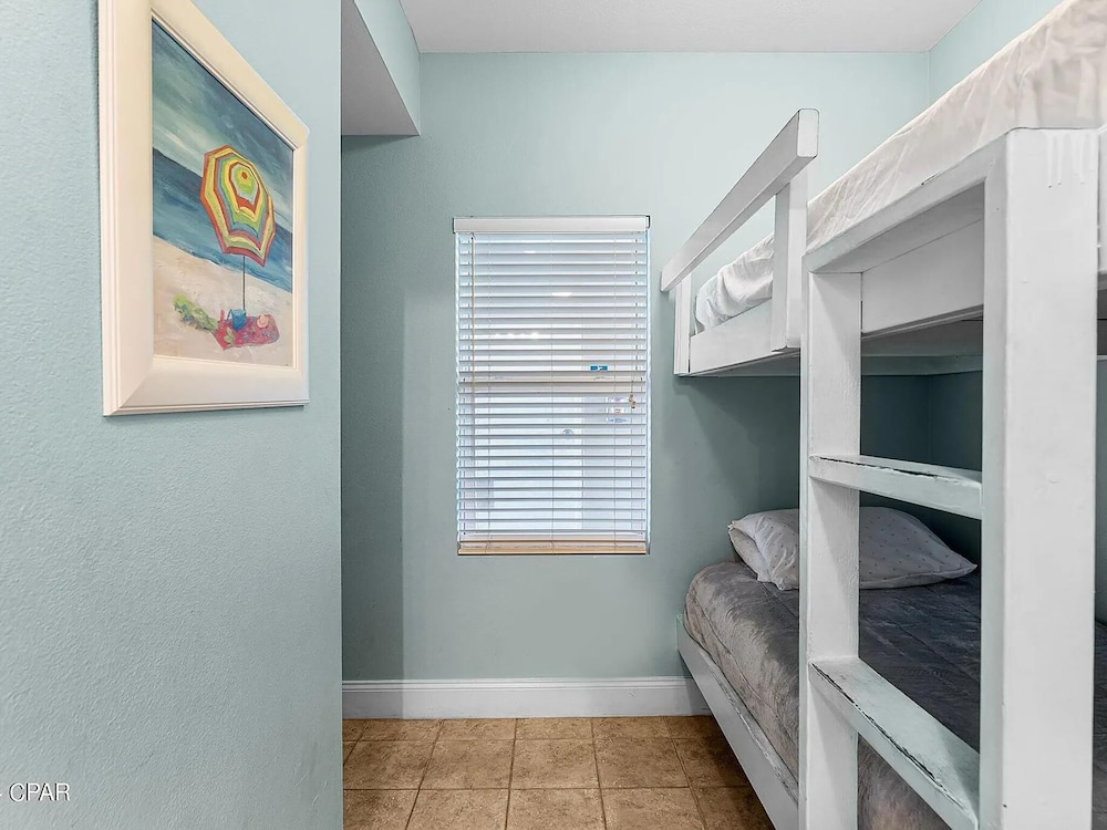 Laketown Wharf 1523
