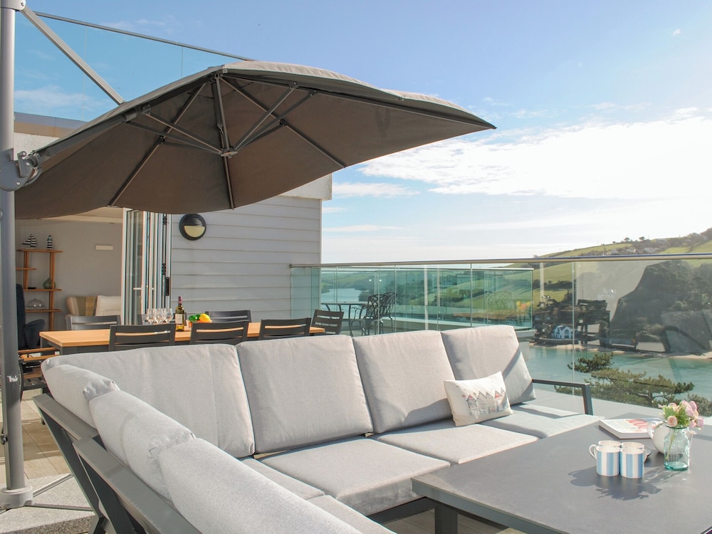 3 Hamstone Court