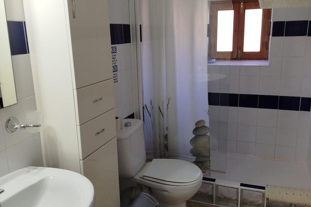 Lorca- Cottage - Sleeps 4 - pet Friendly - Pool