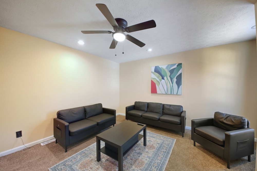 Spacious 2br Home North of Downtown Cincinnati 2 Bedroom Home