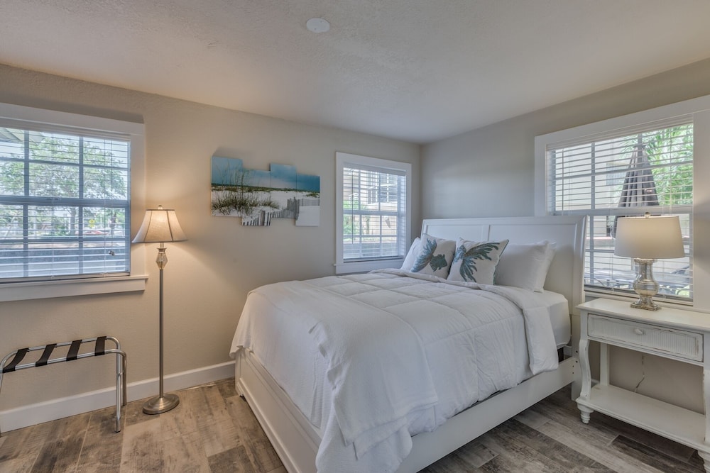 Coastal Dream Beach House 3 Bedroom Home by Redawning view 4