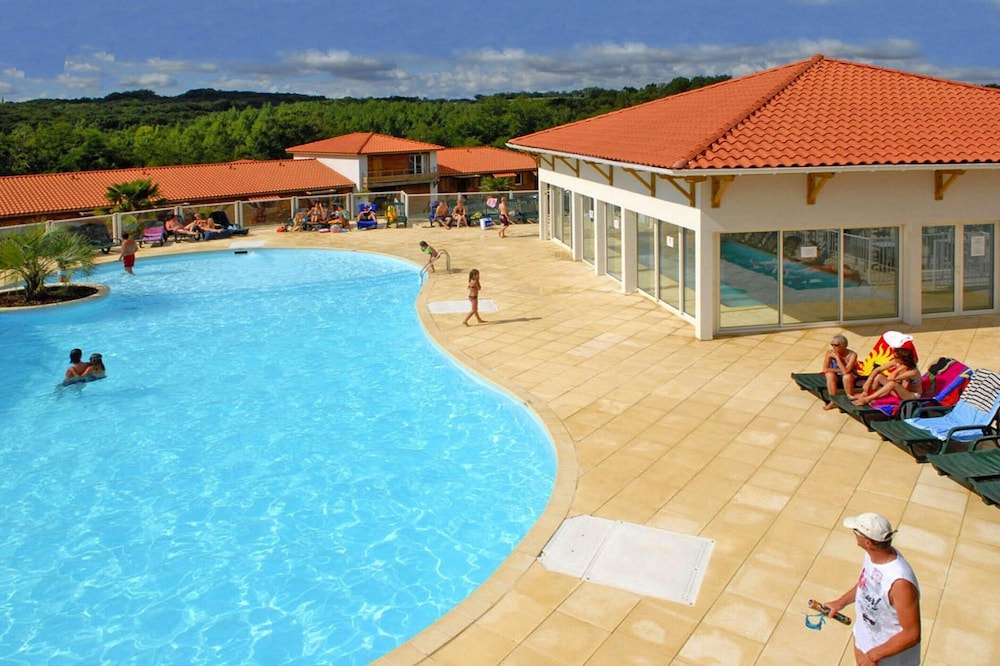 Cassen Holiday for Eight Guests