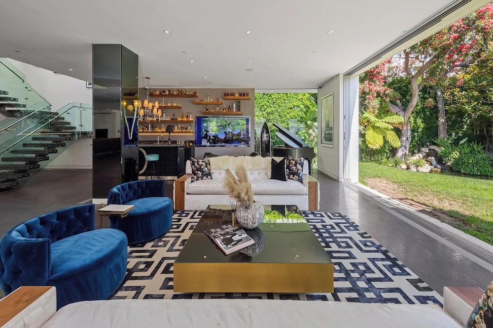 Alta Royale - Exquisite Designer Retreat Near Soho House & Rodeo Drive