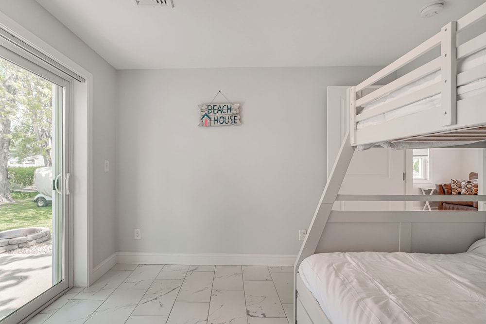 1/2 Mi to Beach: Family Retreat in Old Lyme!