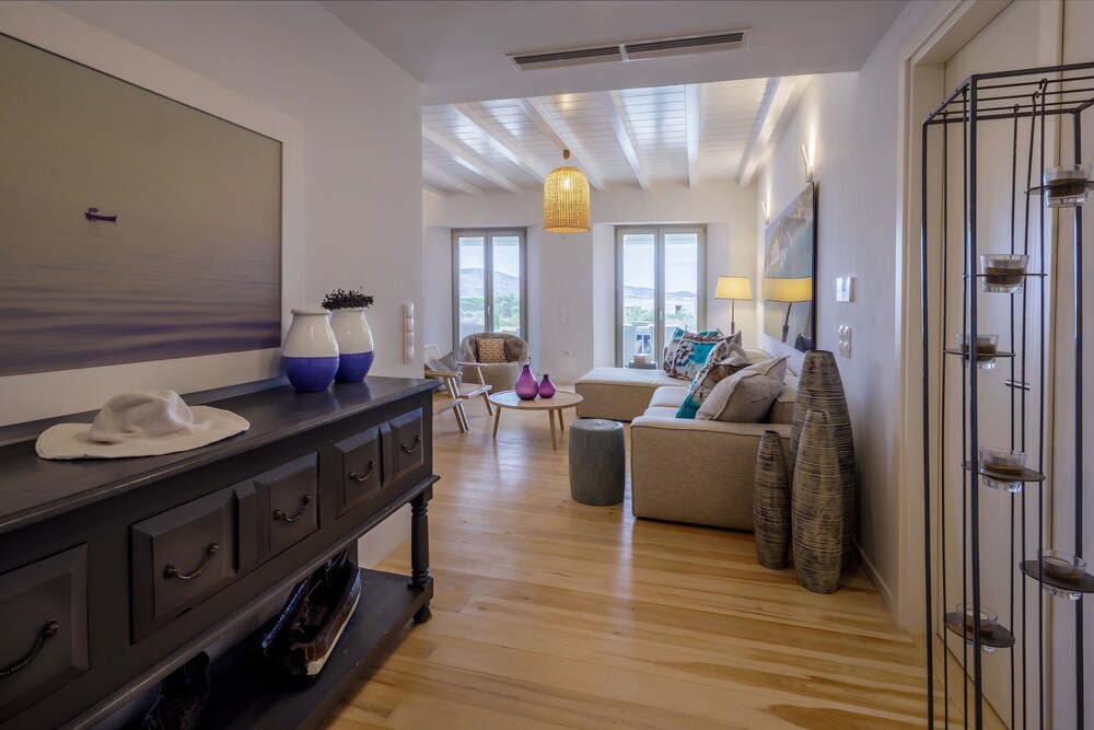 The Gallery Home - Elegant Villa In Antiparos
