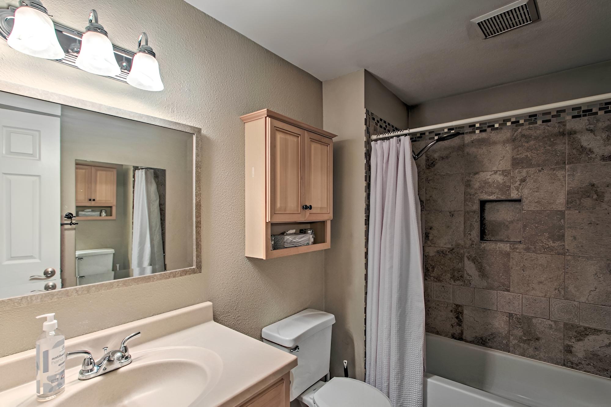 Townhome w/ Yard: 3 Mi to Camp Murray & Jblm view 2
