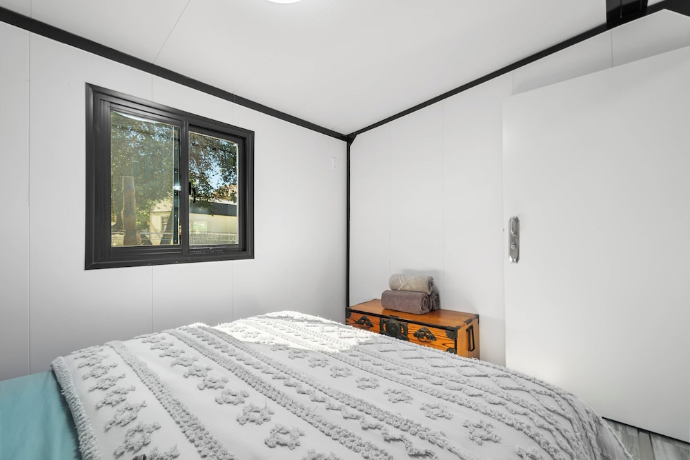 Zebra Ranch 2-br Tiny Home Mtn View Trails Brbq