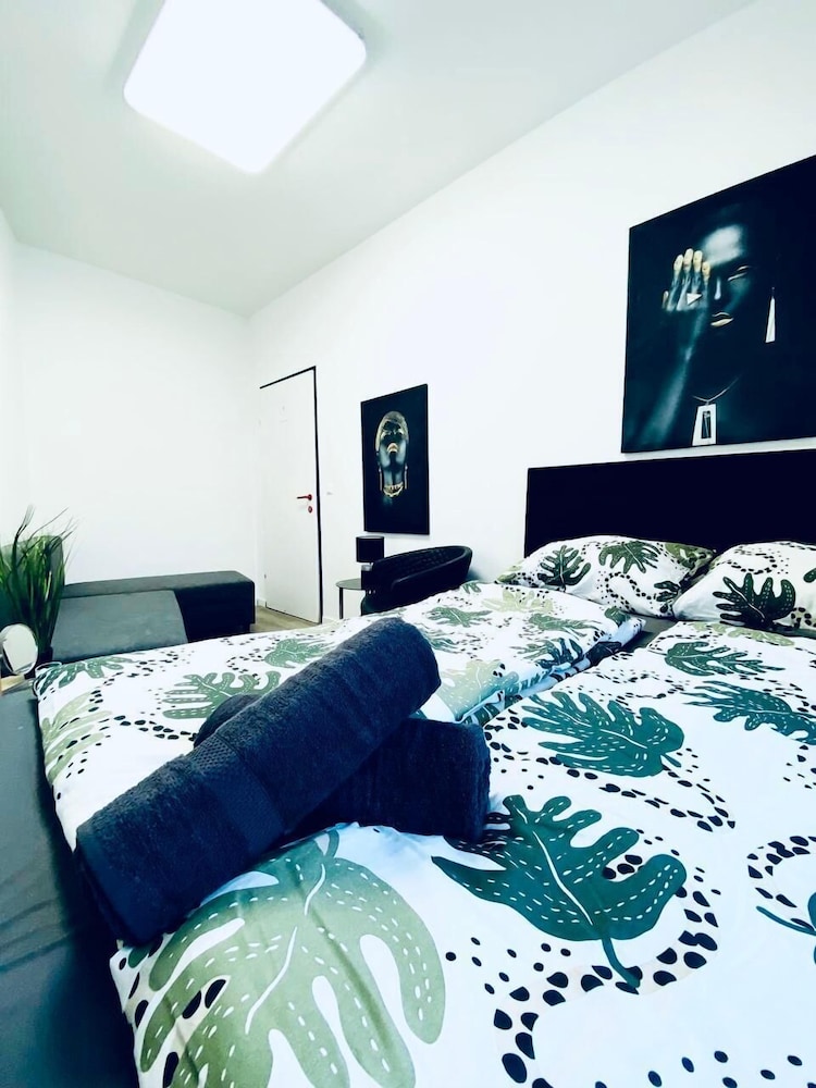 7BR Apt for 15P Near Schönbrunn