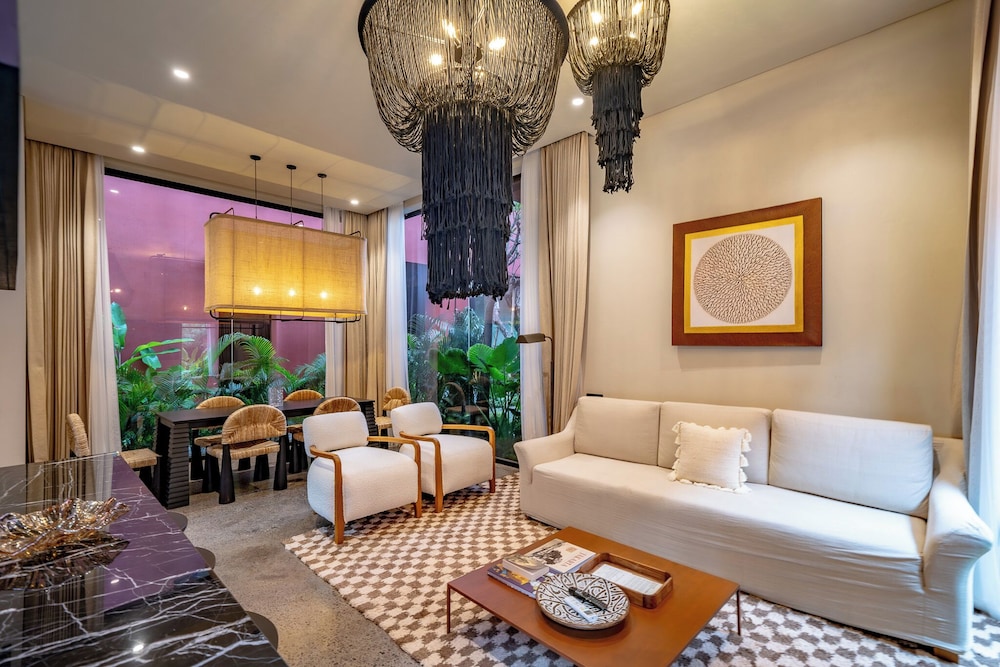 Five Stories - Luxury Villa Retreat