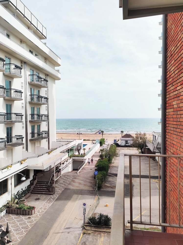 Apartment With sea View Balcony