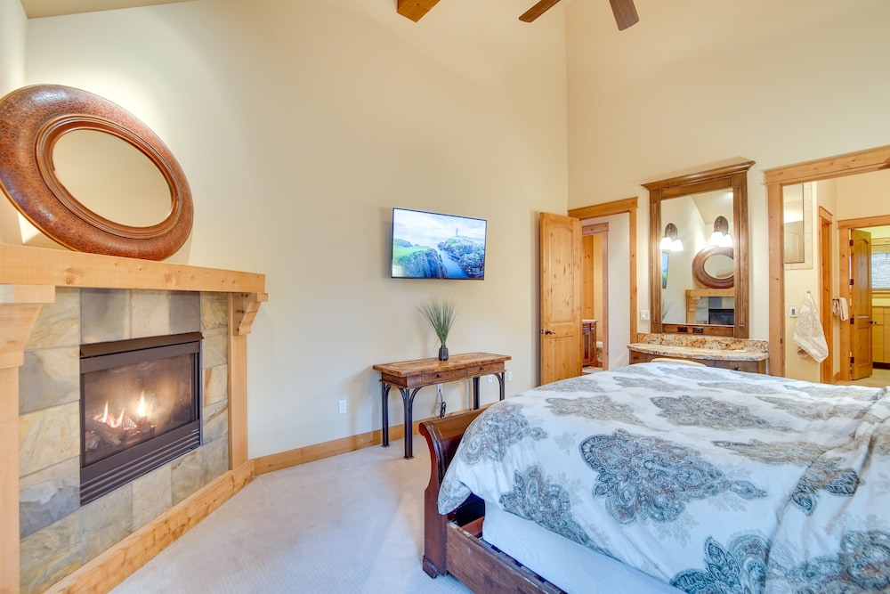 Spacious Cle Elum Cabin on Golf Course w/ Hot Tub! view 3