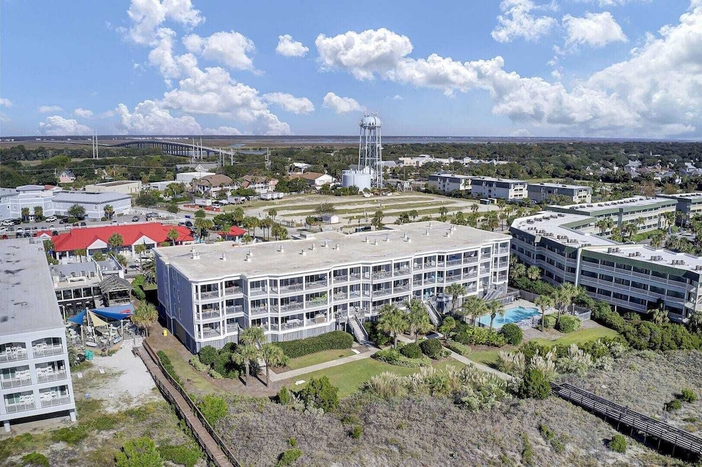 Beachfront 3bdr Condo w/ Pool & Deck Ocean Views Ocean Blvd #102 by Avantstay