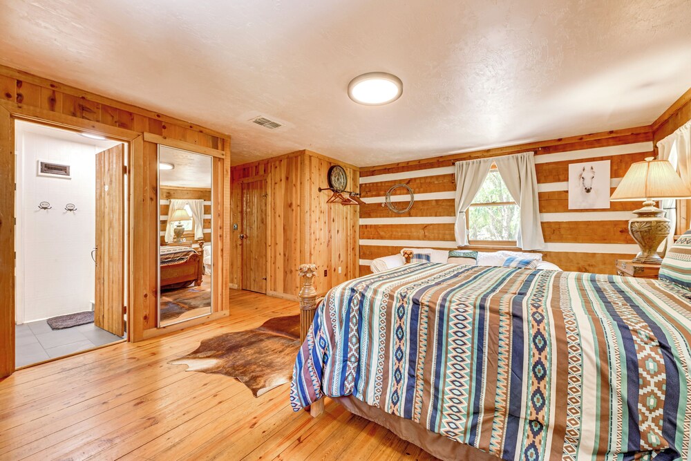 Spacious Sebring Family Cabin w/ Fun Barn + Yard!