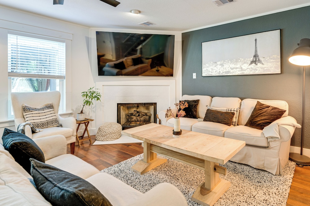 6 Mi to Northshore Park: Family Home w/ Pool!
