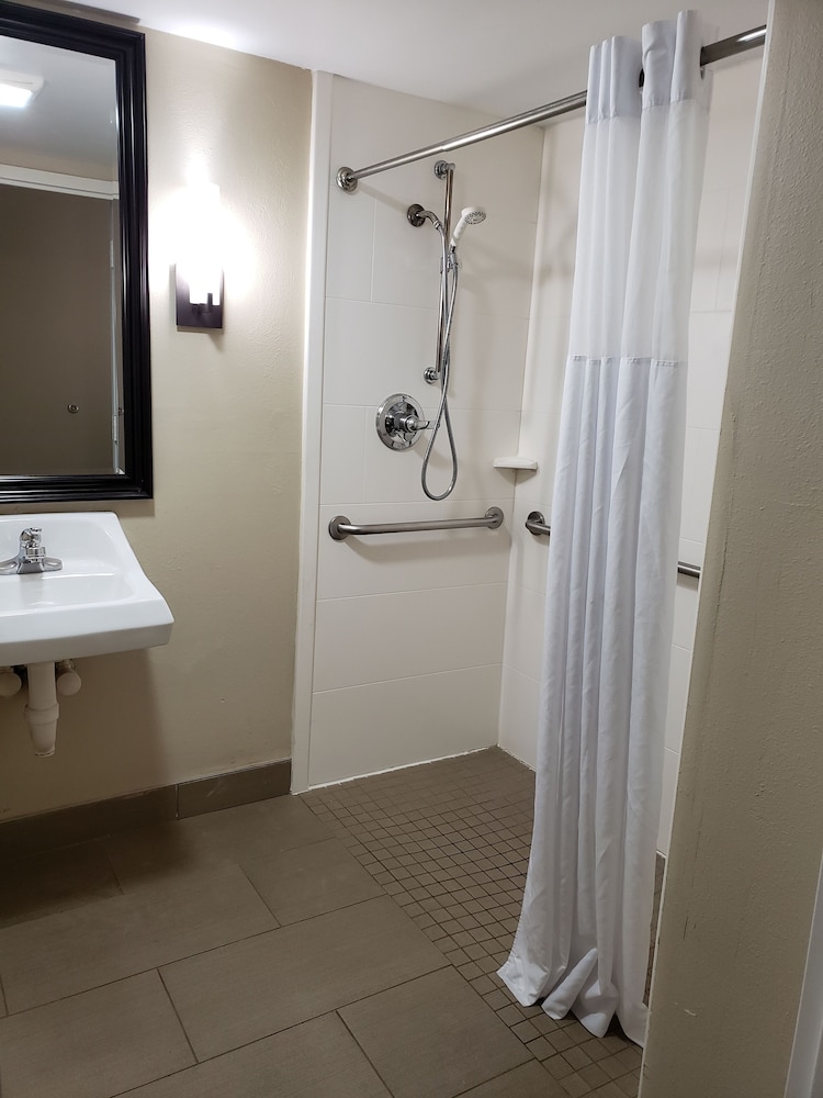 Lexington Vacations - Clarion Hotel Conference Center - North - Property Image 124