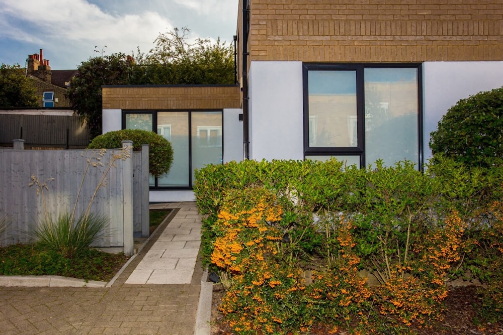 Cosy 2 Bedroom House Near Greenwich