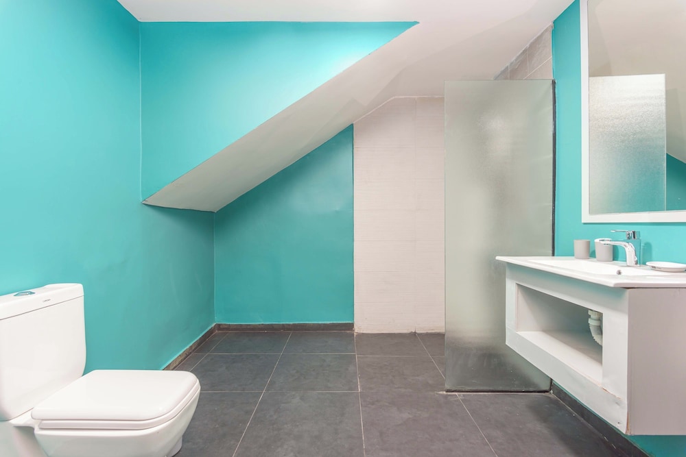 Flame 3-Bedroom Apartment in Mar Mikhael