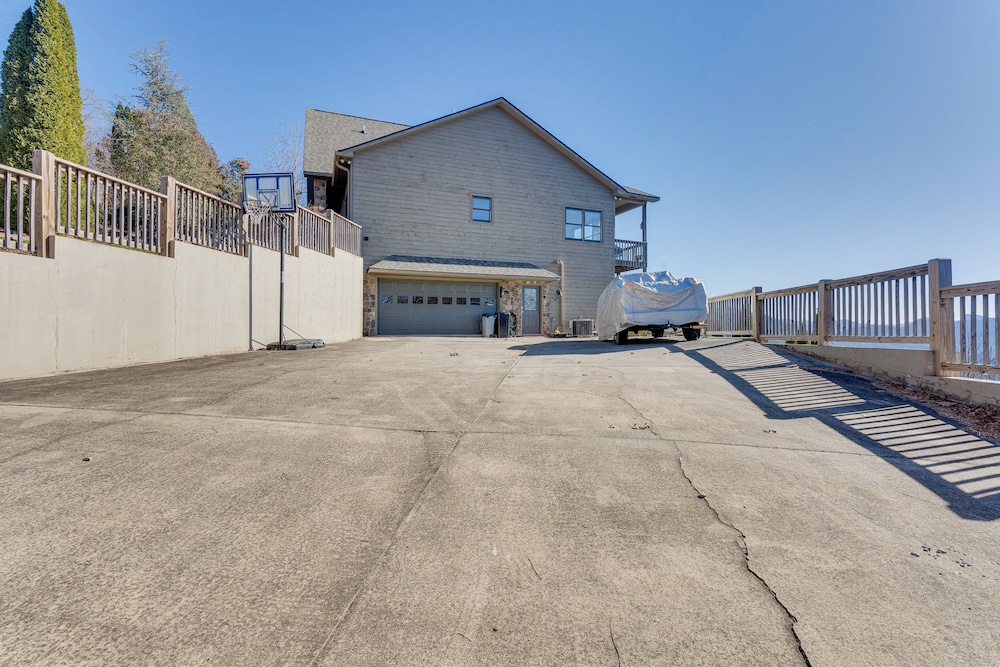 Hot Tub, Mtn Views & Games! Hayesville Home view 5