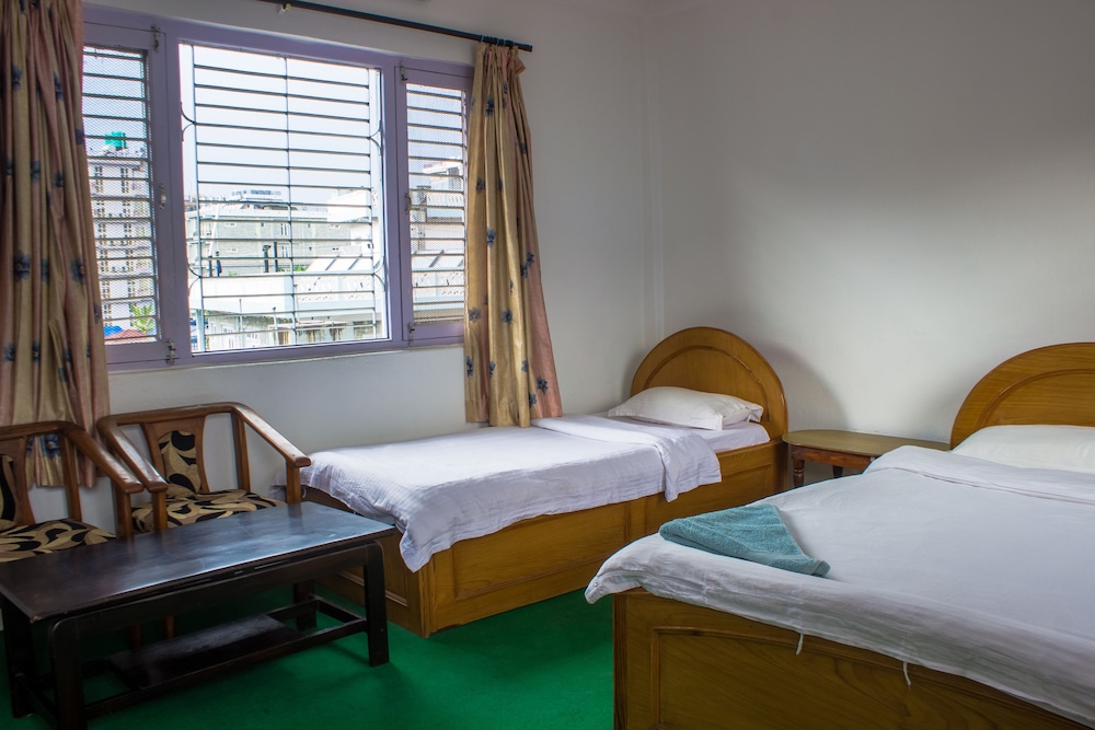 Giri Guest House