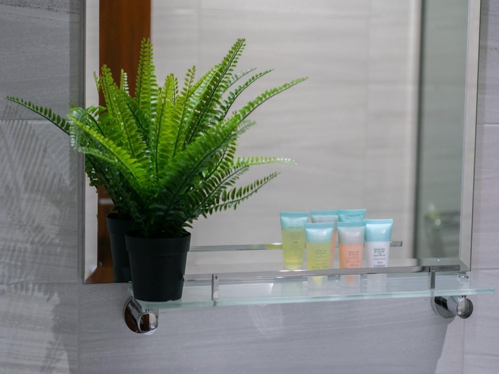 Luxe Apartments Near Dubai Mall, Burj Khalifa - Pool, Gym, & Parking