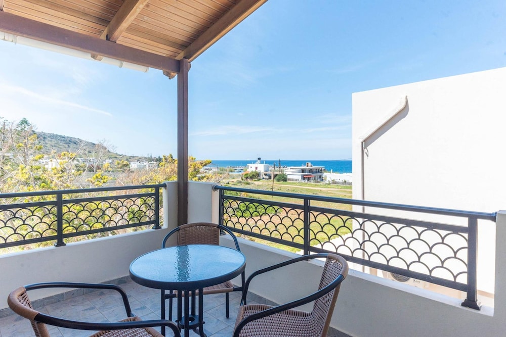 Three Waves Maisonettes Manoussos