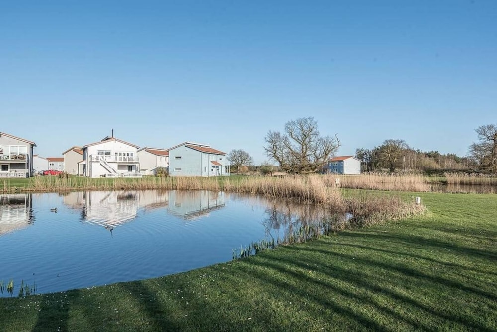 Stargaze Fritton With 3 Bedrooms and 2 Bathrooms view 4