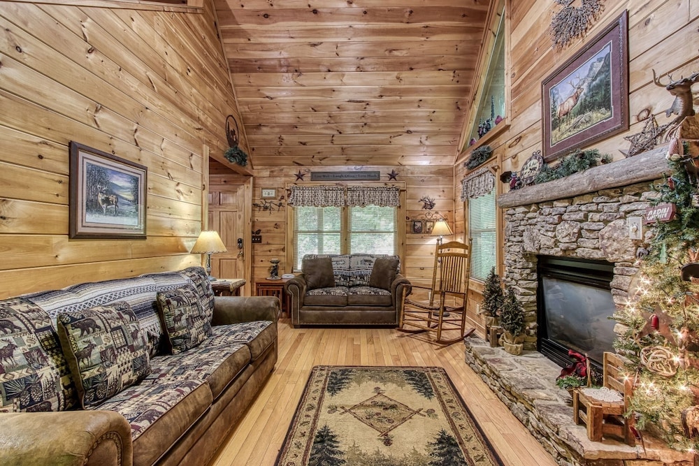 Mystic Mountain - Great Location! Close To All The Action! 2 Bedroom Cabin by RedAwning view 4