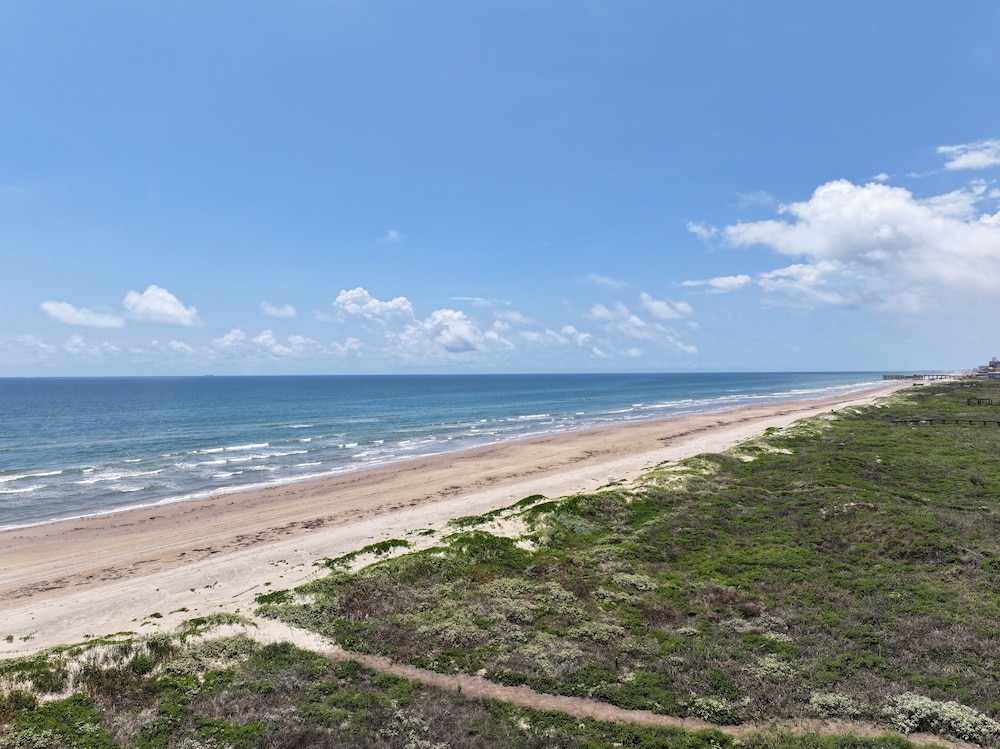 Cielito Lindo - Private Home With Hot Tub 3 Bedroom Home by RedAwning view 2