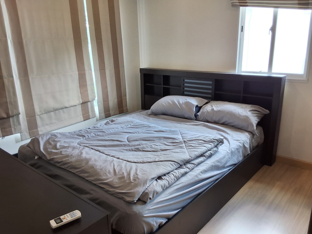 Spacious Entire House With Shared Fitness Room and Shared Indoor Pool in Club