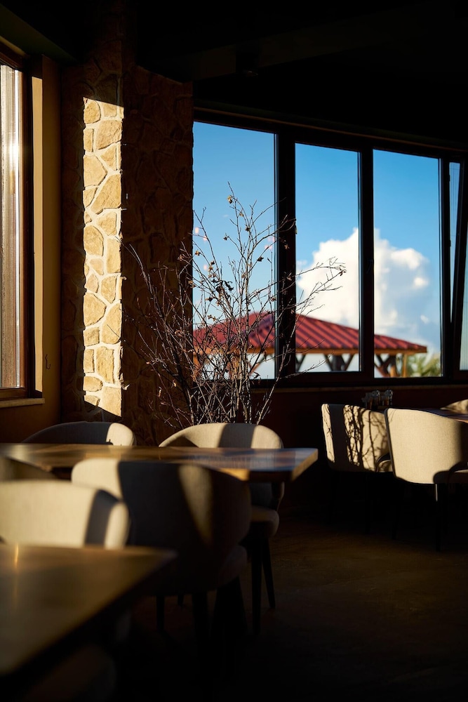 Flora Handüzü Resort & Wellness Bungalow Hotel