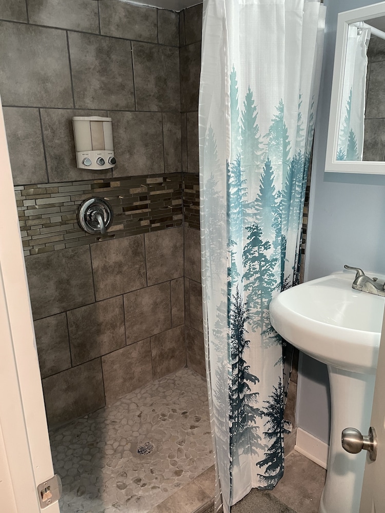 Downtown Suite - Close to Topgolf, Horseshoe Casino, UM Baltimore - Property Image 31