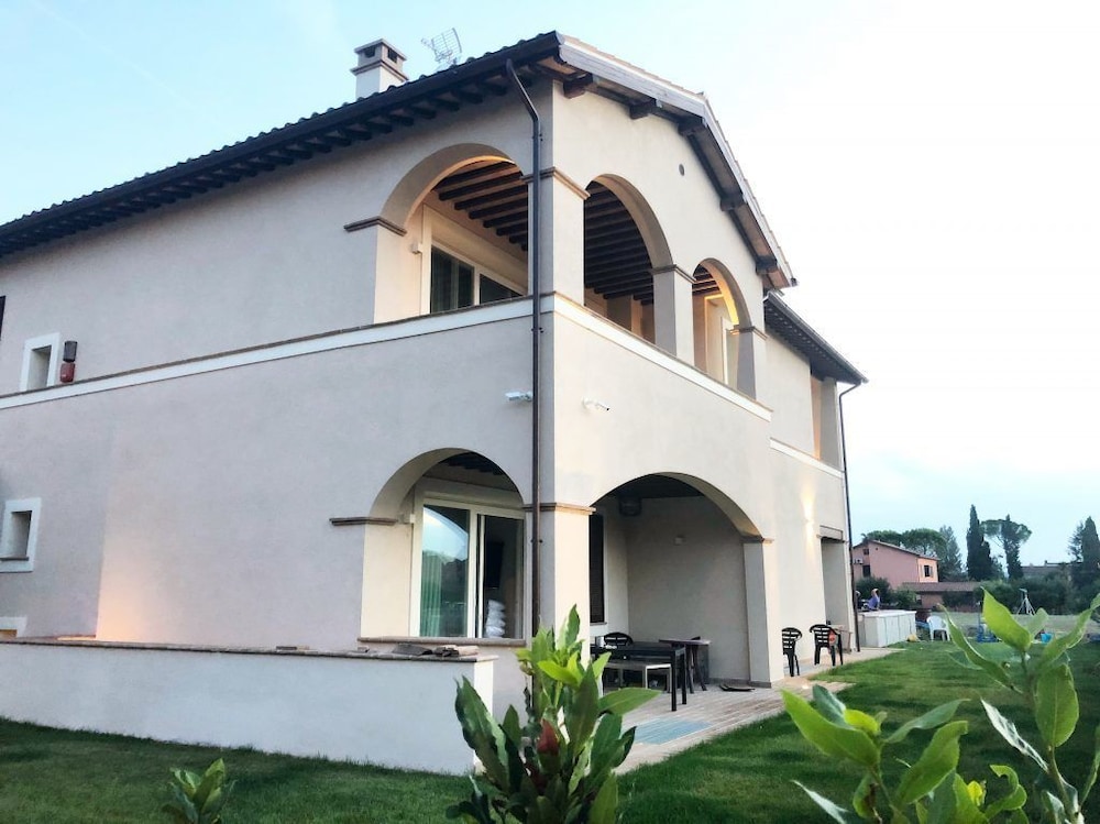 Villa Pirignano view 5