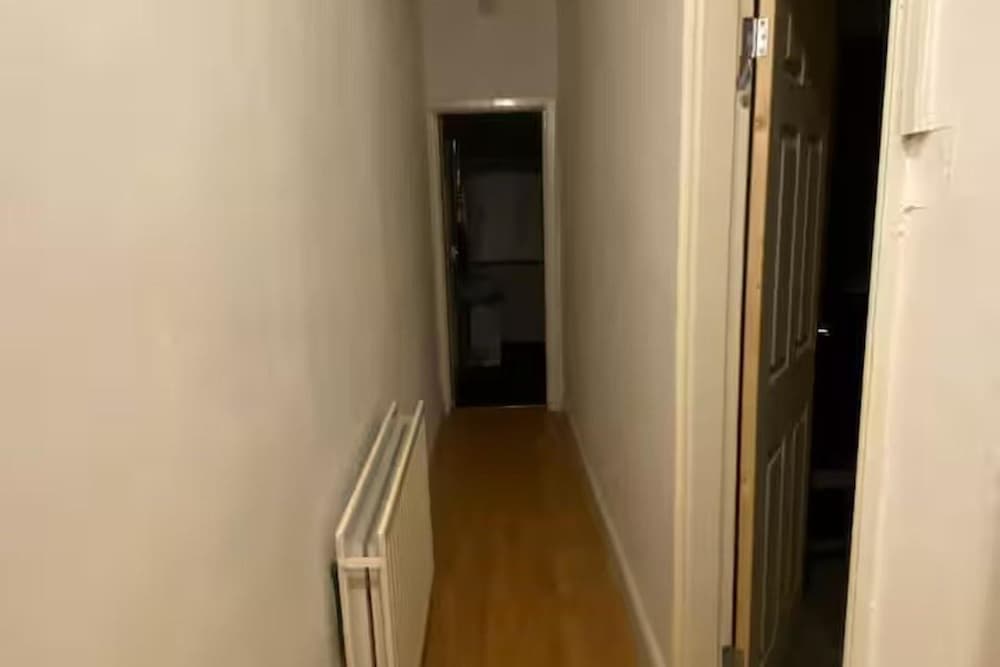 Cosy 2 Bed House - Sleeps 3, Parking & Garden