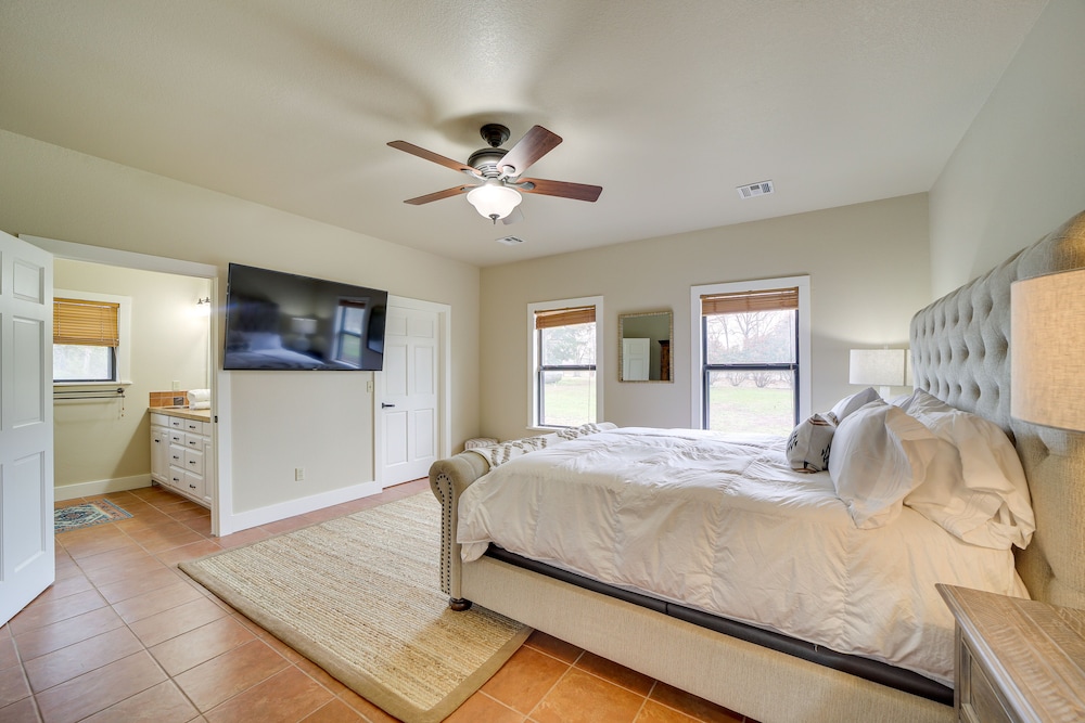 Eufaula Vacations - Lakefront Eufaula Vacation Rental w/ Private Dock - Property Image 1