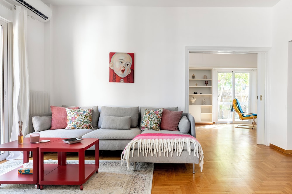 Artsi - 3BR Apt w Balcony in Athens