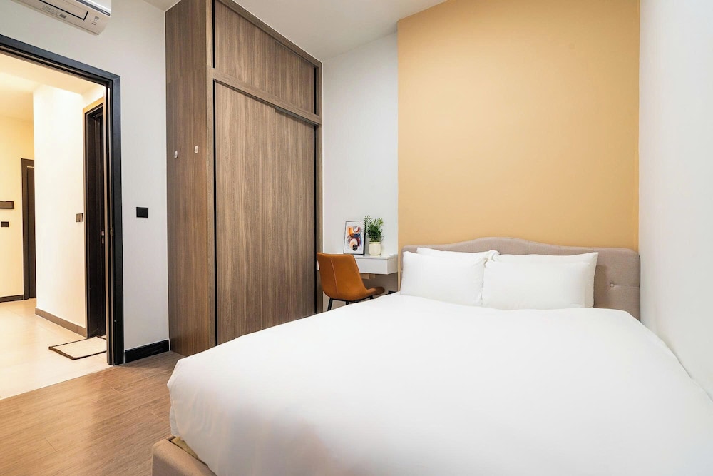 Luxury Vela Luxe - De La Sol Sai Gon