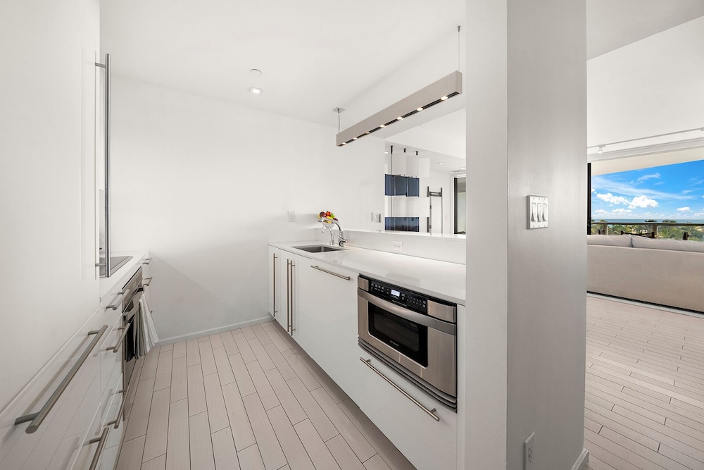 Luxury Vacation Rentals in South Beach by LRMB