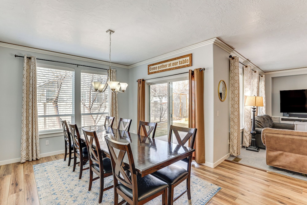 Kuna Group Getaway w/ Patio & Grill