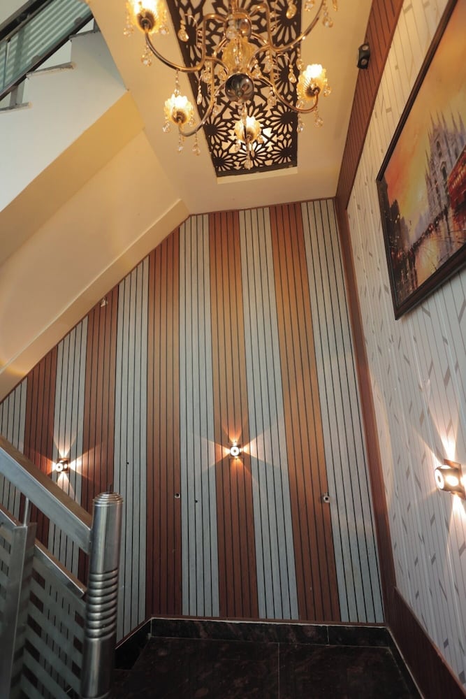 HOTEL SRG INN