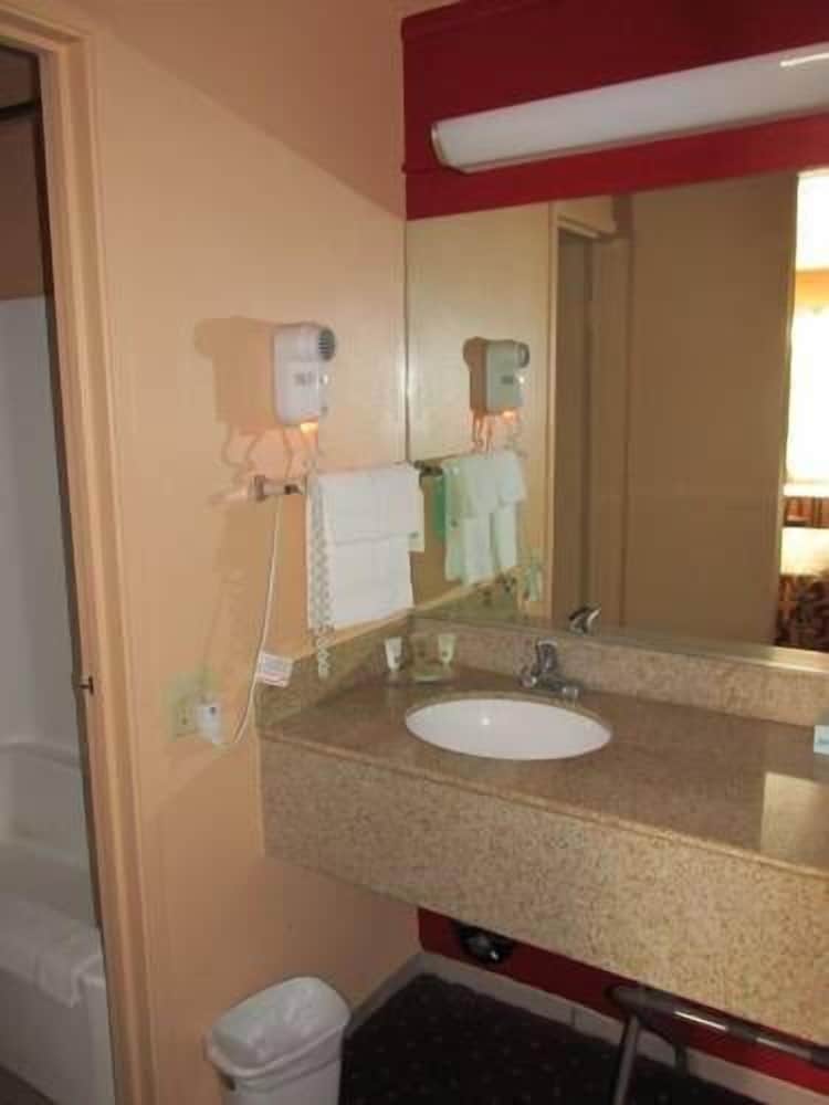 Escondido Lodge - Property Image 7
