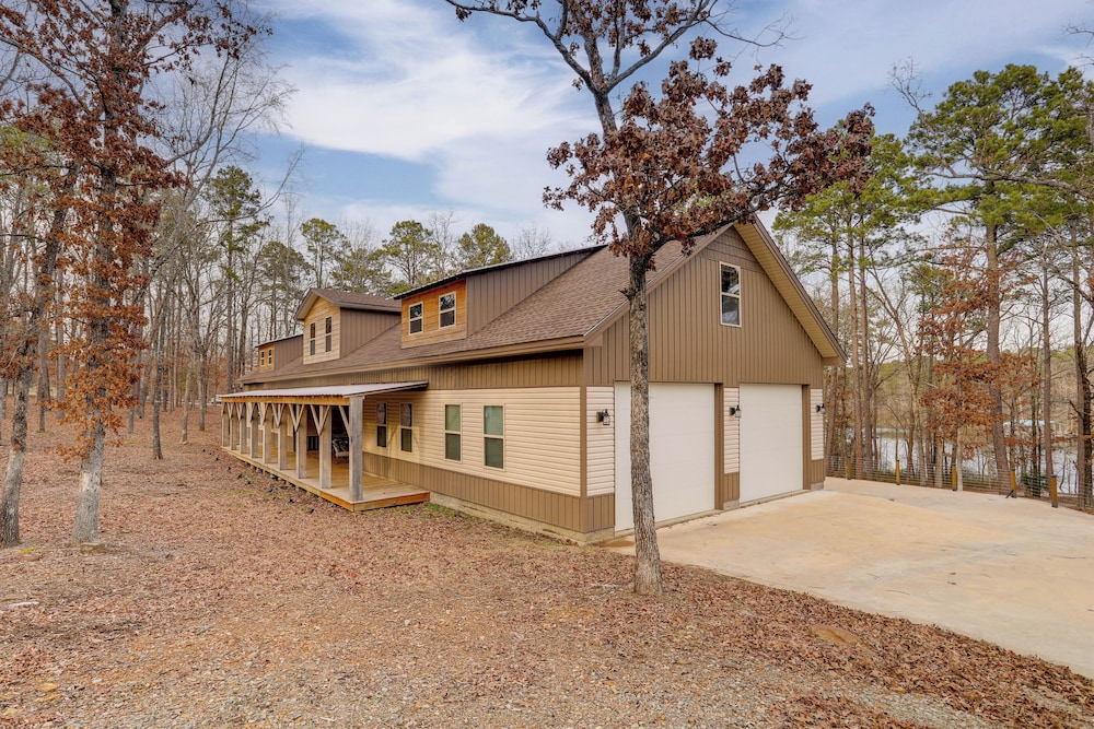 Greers Ferry Lake Access & Deck: Group Getaway!