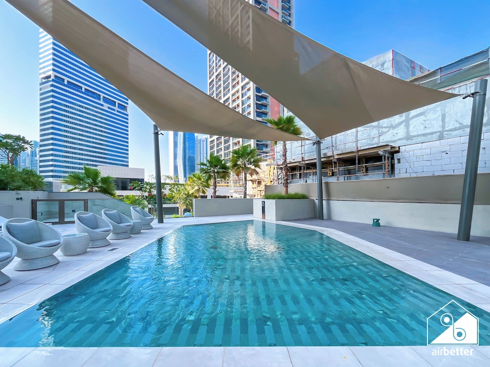 Luxurious 3BR Canal View Apartment Pool + Gym