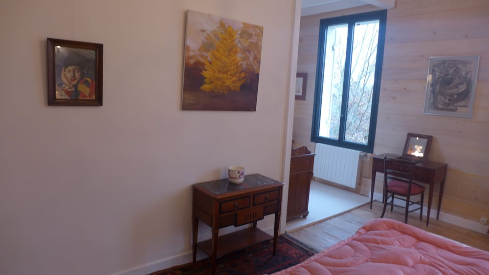 Ygeia en Flaujagues — hotel room