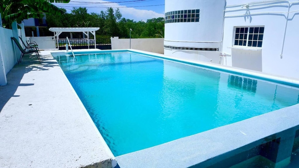 Sea Belize Relaxing Studio w Sea View Pool & Overwater Deck Near Airport, 1st FL