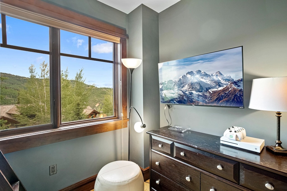 Arrowleaf Lodge at Deer Valley Resort - Three Bedroom Residence #203 3 Condo