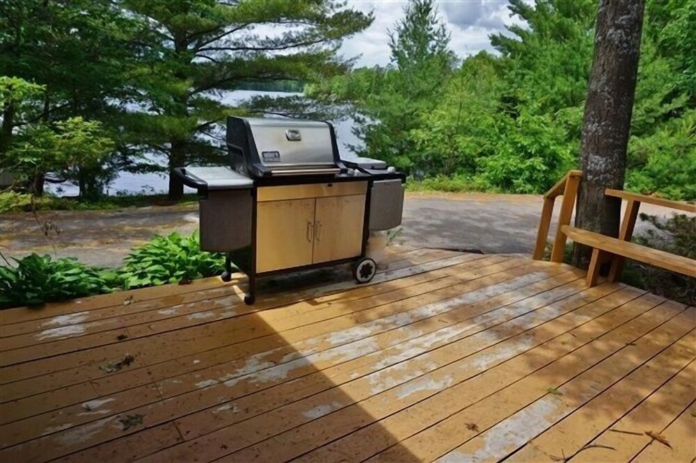 432 Weslemkoon Lake 4 Bedroom Cottage