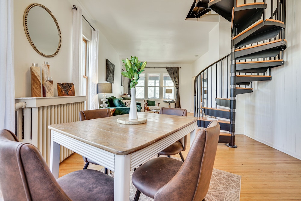Saint Paul Vacation Rental Near Shopping & Dining!