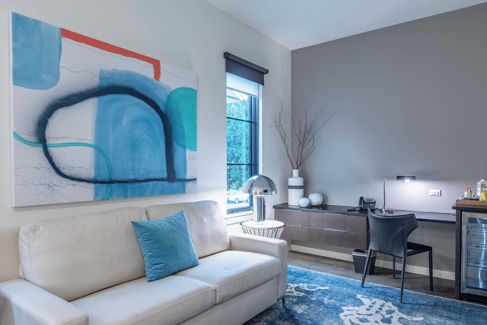 121 Hotel Floor 1 & 2 by Avantstay Sleeps 34, 10 Units in Nashville