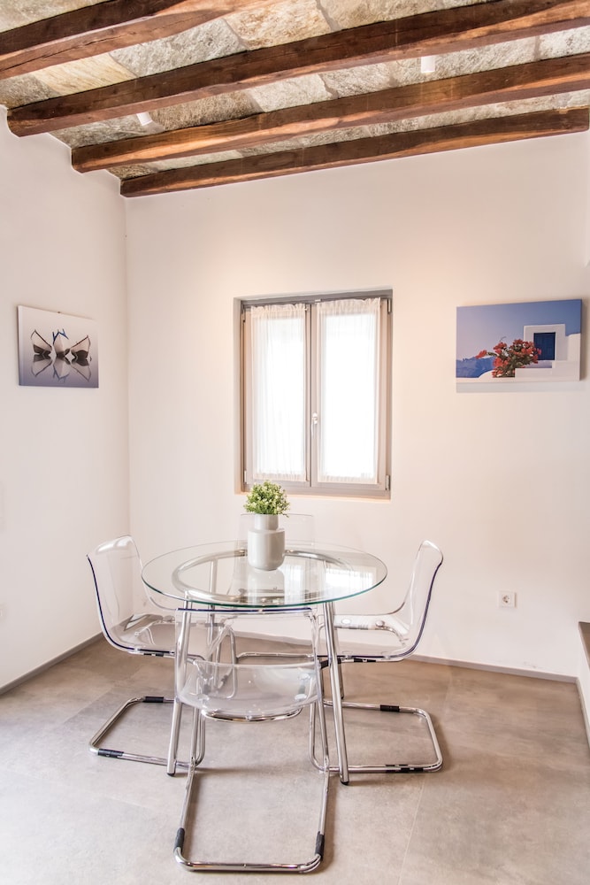 Tinos Pegion House